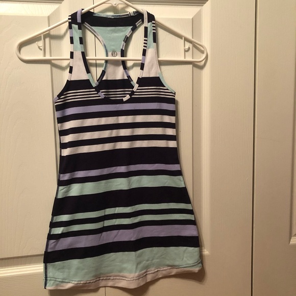 Workout top - Picture 1 of 3